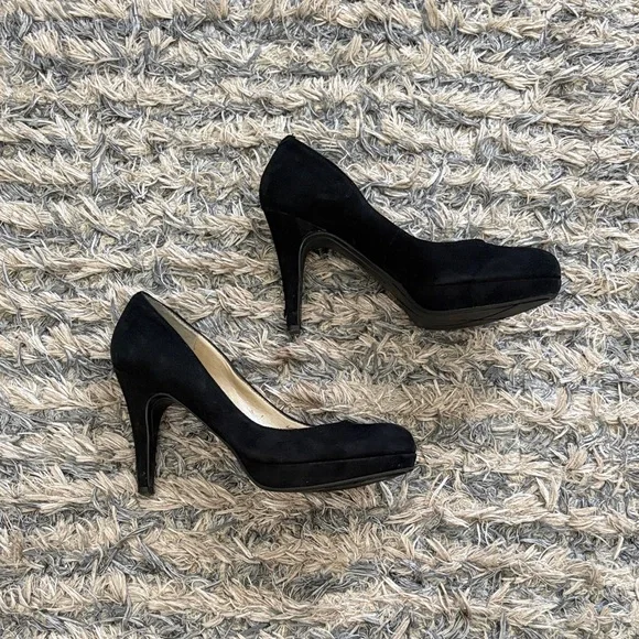 Elegant Marc Fisher Black Suede Women's Heels, Size 6 - Picture 3 of 8
